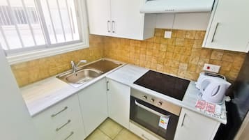 Standard Apartment | Private kitchen | Fridge, microwave, oven, stovetop