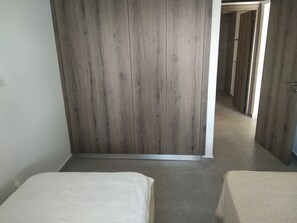 1 bedroom, desk, WiFi, bed sheets