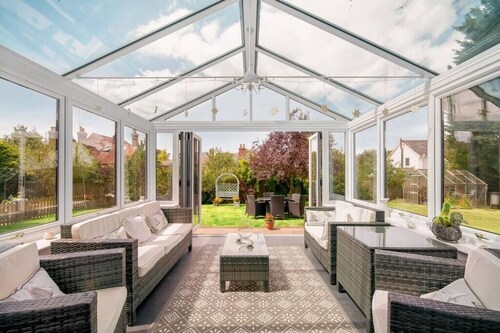 Birdsong Mansion sleeps 12 Twyford Winchester