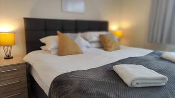 4 bedrooms, iron/ironing board, free WiFi