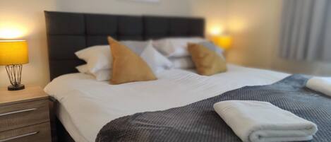 4 bedrooms, iron/ironing board, free WiFi