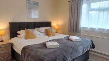 4 bedrooms, iron/ironing board, free WiFi