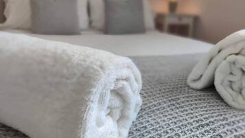 5 bedrooms, iron/ironing board, free WiFi