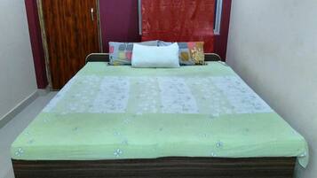 Single Room | Free WiFi, bed sheets