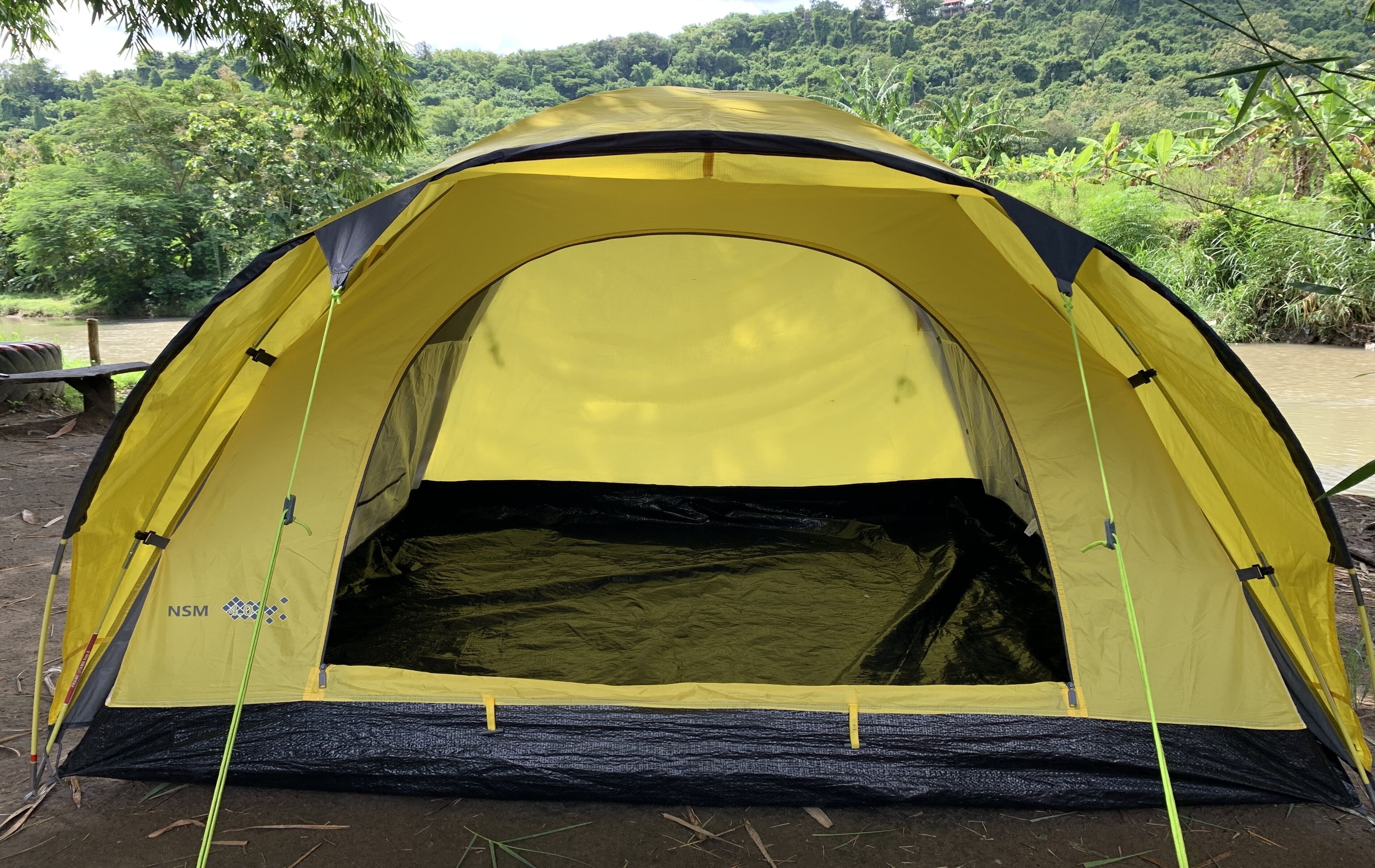 高级帐篷房 | 办公桌