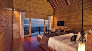 Volcano Vista Villa | Premium bedding, in-room safe, laptop workspace, iron/ironing board