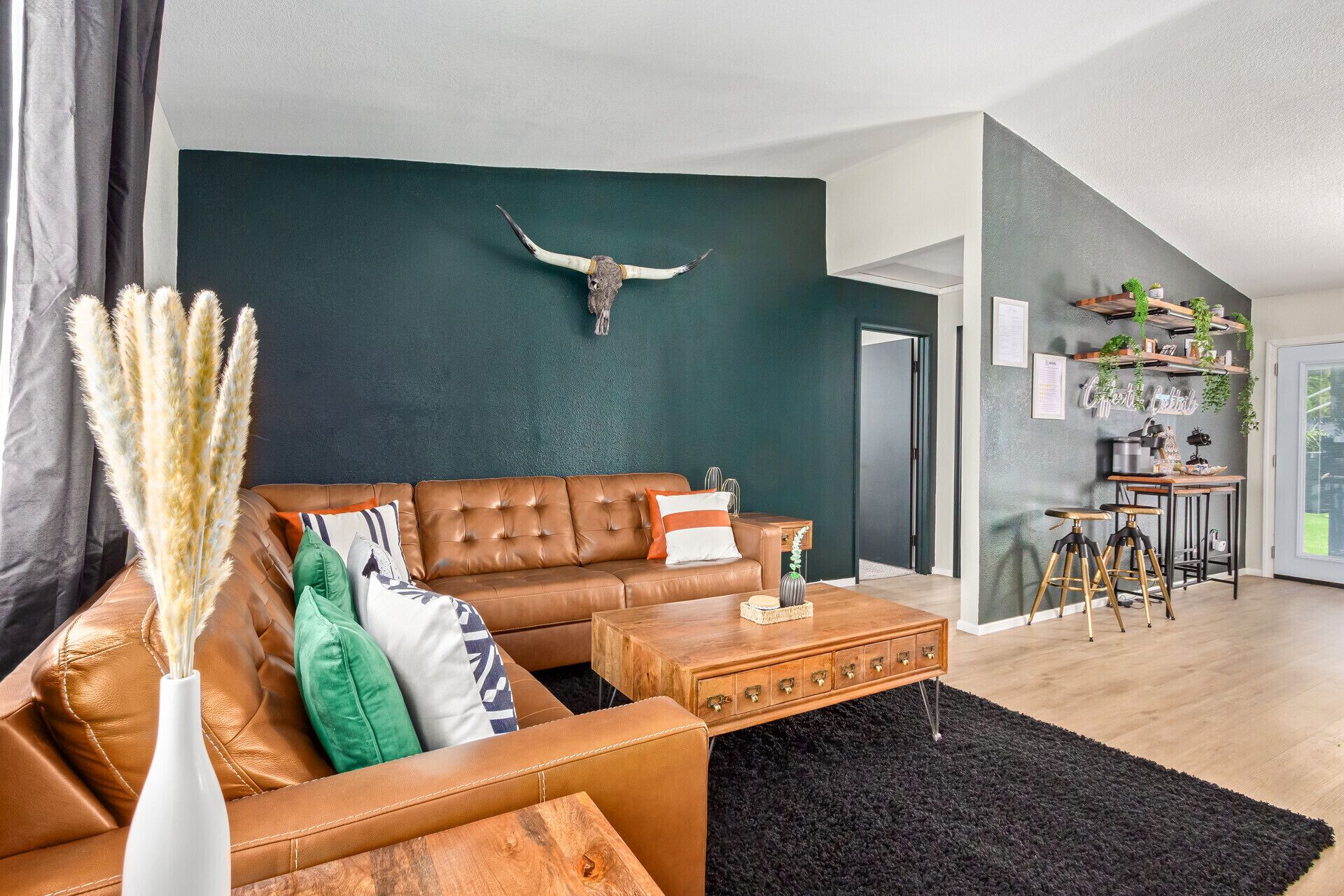 Hobart Hideaway-4b-Pool-Darts-Relaxing-Pergola