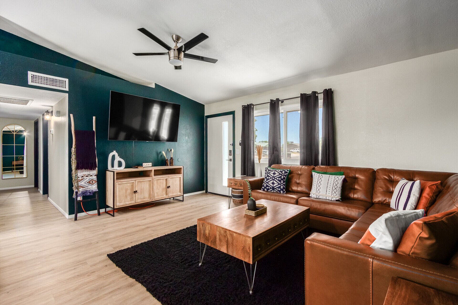 Hobart Hideaway-4b-Pool-Darts-Relaxing-Pergola