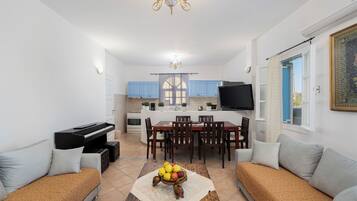 Comfort-Villa, 2 Schlafzimmer | Wohnbereich | Flachbildfernseher