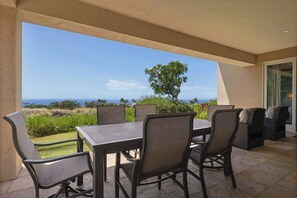 屋外ダイニングエリア