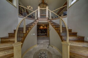 House, 5 Bedrooms | Interior