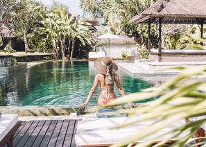 Outdoor pool, sun loungers - Istana Semer (Kerobokan)