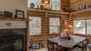 House, 3 Bedrooms | Dining