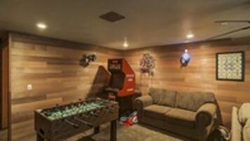 House, 3 Bedrooms | Living room