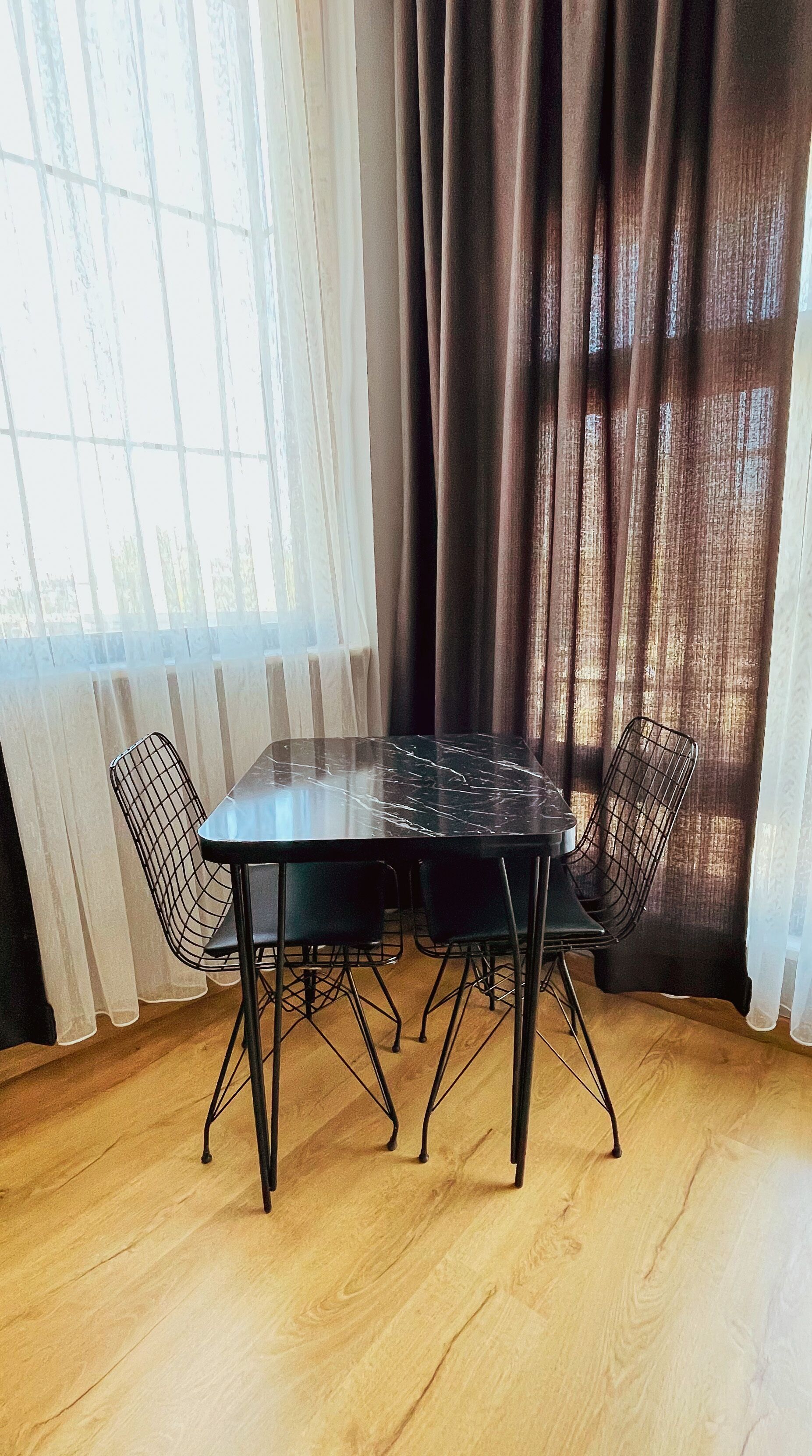 Egyptian cotton sheets, premium bedding, in-room safe, desk