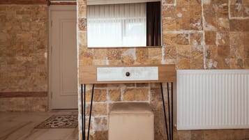 Deluxe-Doppelzimmer, 1 Queen-Bett | Bettwäsche aus ägyptischer Baumwolle, hochwertige Bettwaren, Zimmersafe
