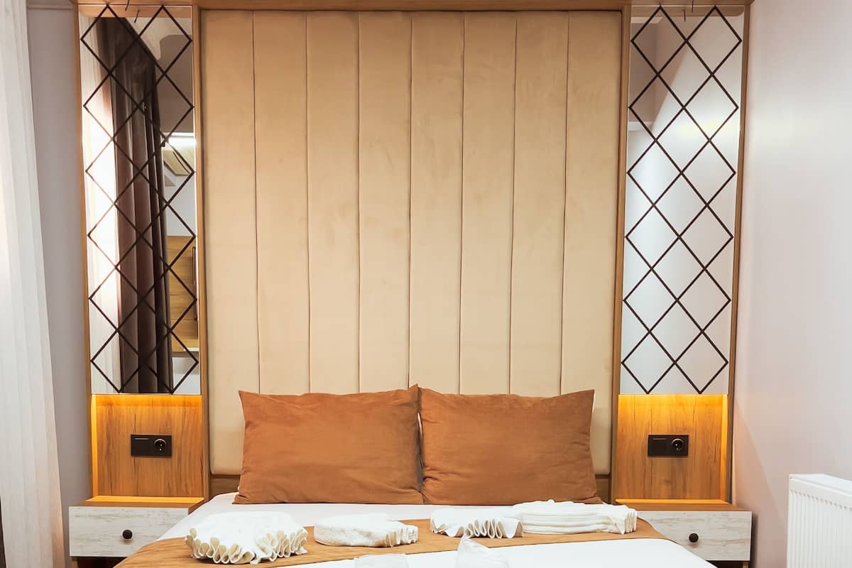 Egyptian cotton sheets, premium bedding, in-room safe, desk