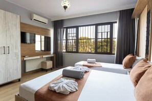 エジプト綿のシーツ、高級寝具、セーフティボックス (室内)、デスク