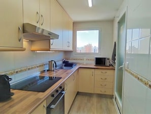 Réfrigérateur, micro-ondes, four, grille-pain