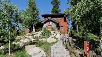 House, 2 Bedrooms | Exterior