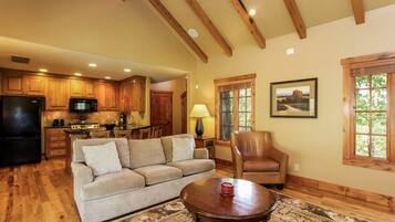 House, 2 Bedrooms | Living room