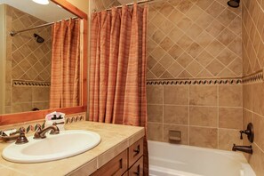 House, 2 Bedrooms | Bathroom | Towels