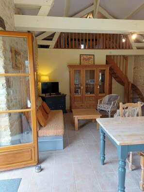 TV - Quiet cottage near Montignac-Lascaux (Auriac-du-Périgord)
