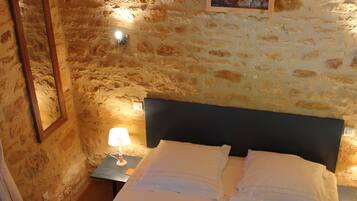 2 chambres, fer et planche Ă repasser, draps fournis