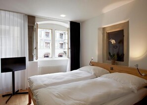 In-room safe, free WiFi, bed sheets - Hotel Le Stelle - self check-in (Lucerne)