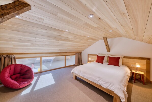 4 chambres, bureau, fer et planche à repasser, lit parapluie