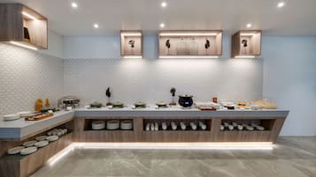 Petit déjeuner buffet (300 INR par personne)