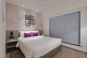 Standard Double Room, 1 Queen Bed | Egyptian cotton sheets, premium bedding, in-room safe, desk - 7 Apple Hotel Mahape (Navi Mumbai)