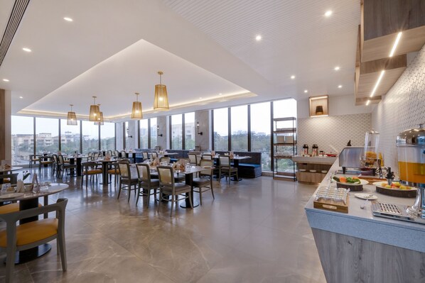 Petit déjeuner buffet (300 INR par personne)