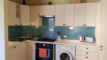 Kühlschrank, Ofen, Herdplatte, Geschirrspüler