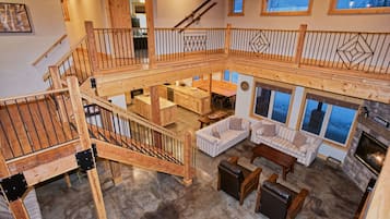 House, 4 Bedrooms | Living room