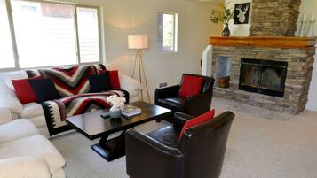 Townhome, 2 Bedrooms | Living room