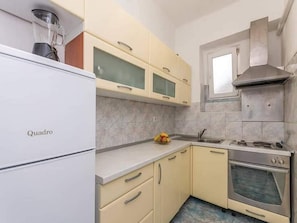 Appartement (One Bedroom Apartment with shared Ter) | Cuisine privée | Réfrigérateur