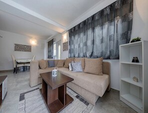 LĂ€genhet (One Bedroom Apartment with Terrace) | Vardagsrum | Tv