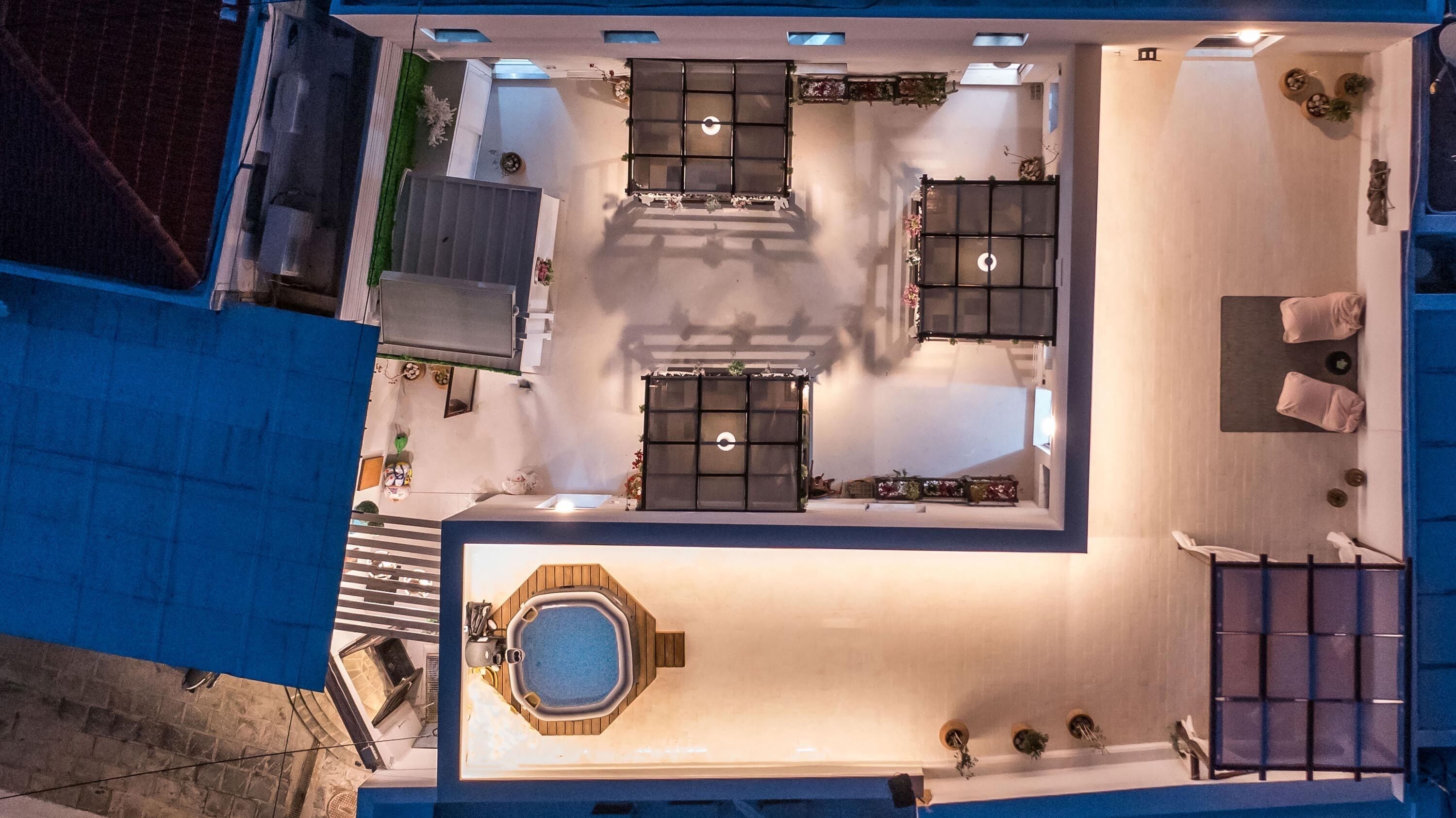 Bliss Luxury Suites - Water