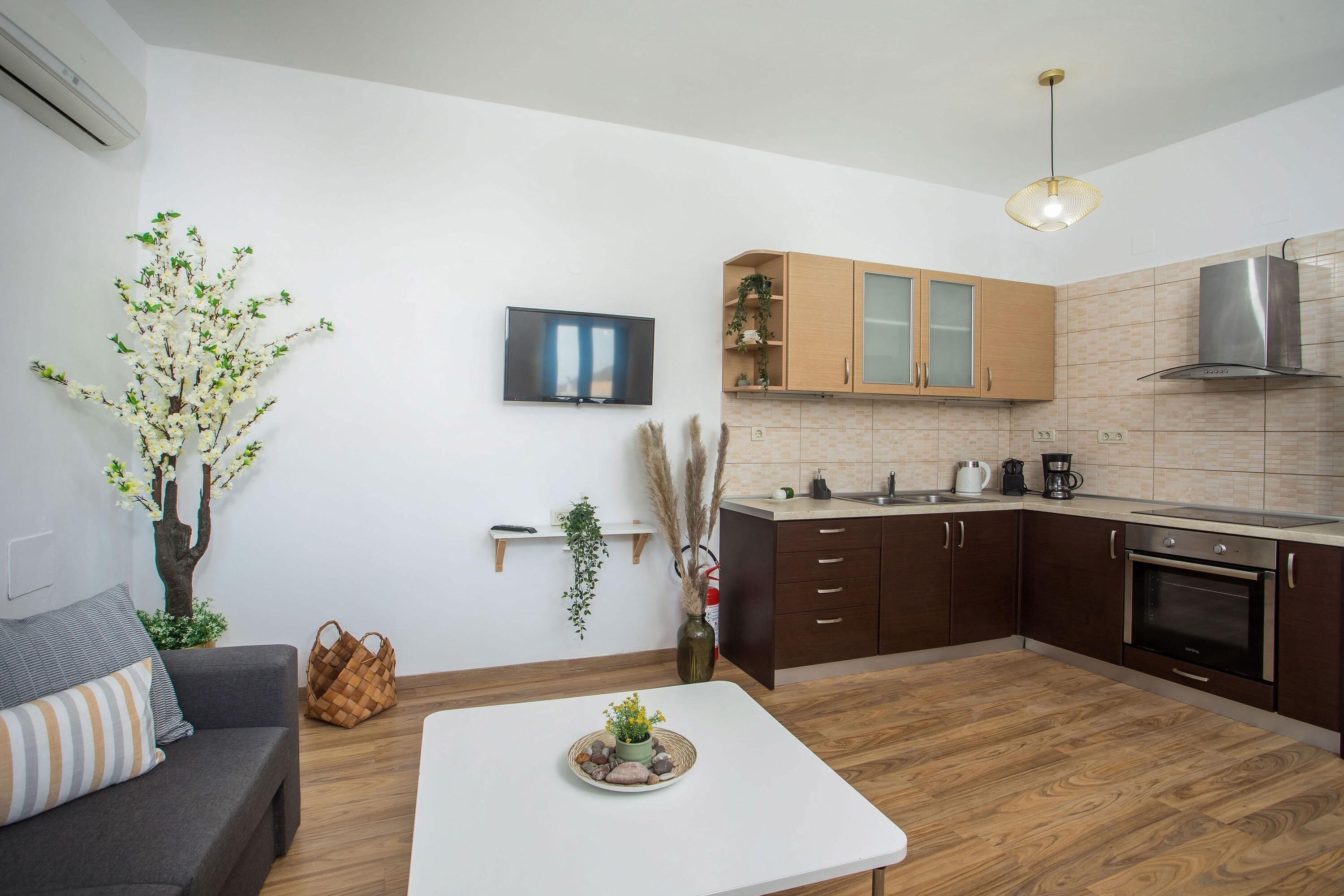 Bliss Luxury Suites - Water