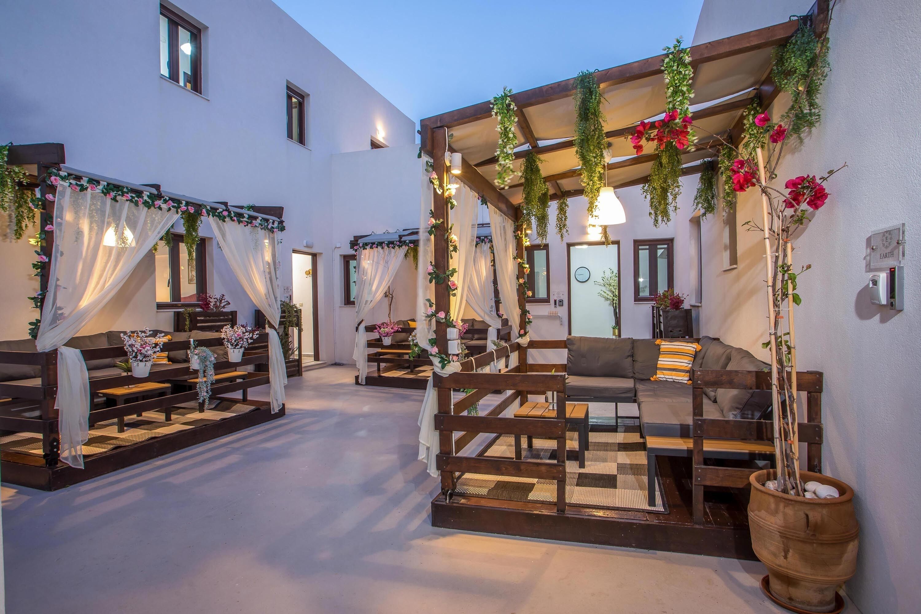 Bliss Luxury Suites - Wind