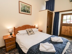 Cottage | 4 bedrooms, individually decorated, individually furnished, free WiFi