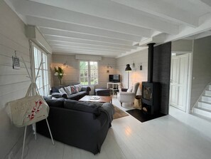 TV, foosball - COSY house 600 m from the beach, ideal for families - Linen and cleaning included (Agon-Coutainville)