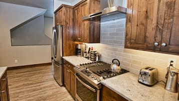 Casa de ciudad, 3 habitaciones | Cocina privada