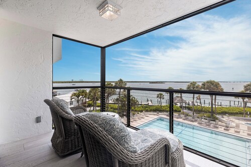 Lovely Marco Island Condo w/ Private Bay View
