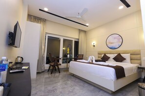 Kamar Kota | Seprai katun Mesir, seprai premium, meja kerja, dan setrika/meja setrika