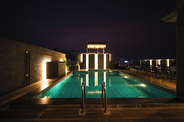 Kolam renang outdoor