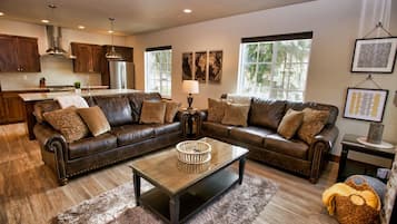 Townhome, 3 Bedrooms | Ruang tamu