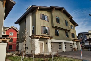 ทาวน์โฮม, 3 ห้องนอน | บริเวณภายนอก