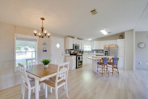 Sebastien Cottage w/ Screened Porch, 5 Mi to Beach